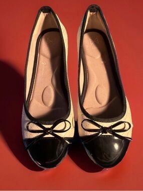 Butterfly Twists Invigors Ballerina Mule  Shoes Cream  Black EU 40 Low Heel US 9